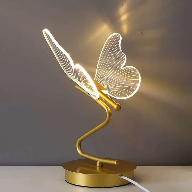 Lampe de Chevet Papillon LED – Design Nordique Doré, 3 Couleurs de Lumière USB, Éclairage Élégant et Apaisant