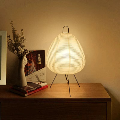 Lampe de Chevet Japonaise en Papier de Riz – Design Trépied LED, Style Wabi-Sabi Épuré pour Ambiance Zen et Douce