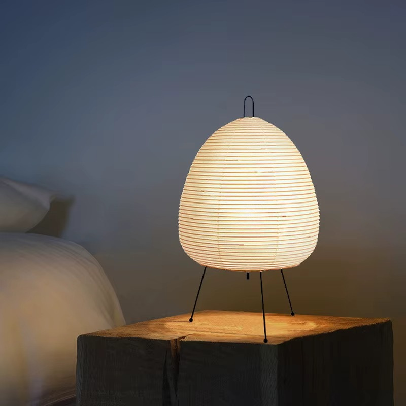 Lampe de Chevet Japonaise en Papier de Riz – Design Trépied LED, Style Wabi-Sabi Épuré pour Ambiance Zen et Douce