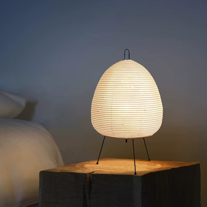 Lampe de Chevet Japonaise en Papier de Riz – Design Trépied LED, Style Wabi-Sabi Épuré pour Ambiance Zen et Douce