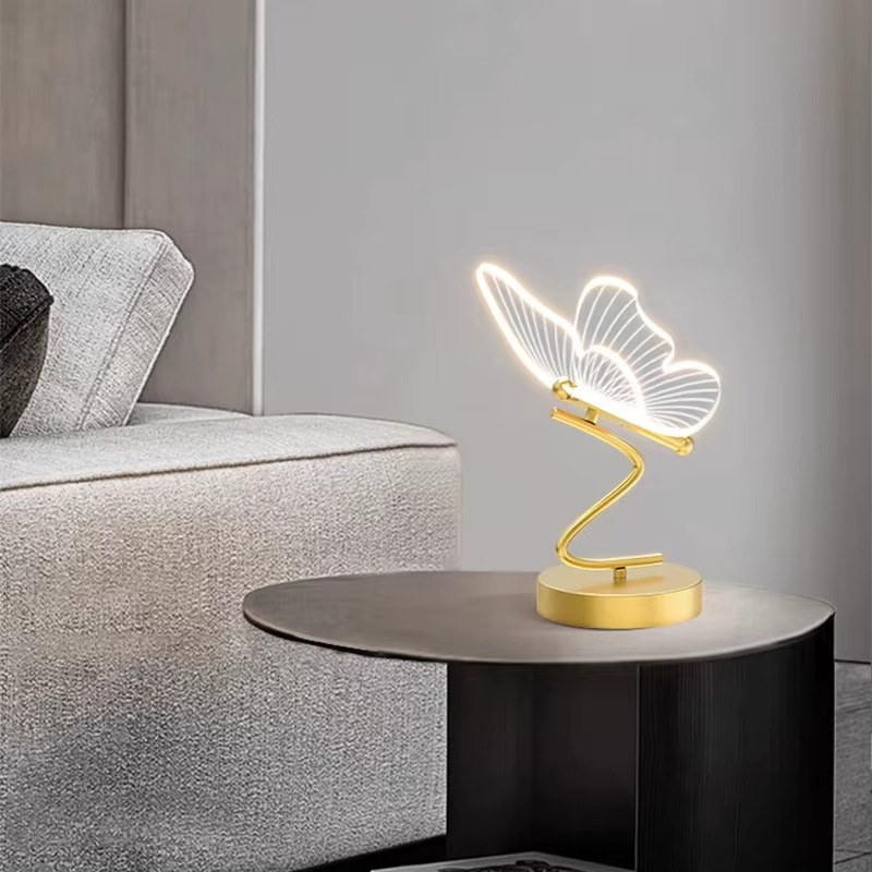 Lampe de Chevet Papillon LED – Design Nordique Doré, 3 Couleurs de Lumière USB, Éclairage Élégant et Apaisant