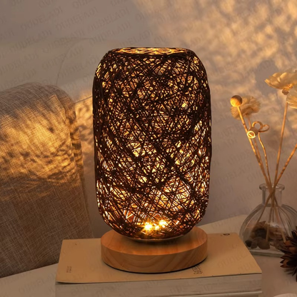 Lampe de Chevet Rotin et Bois – Design Tressé à Main, Lumière LED Chaude, Ambiance Naturelle et Apaisante