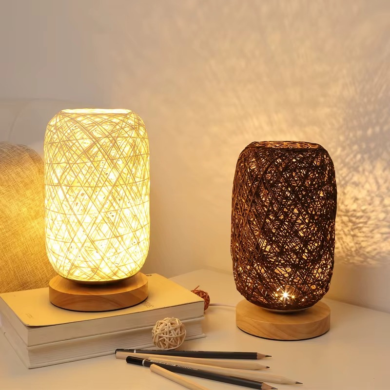 Lampe de Chevet Rotin et Bois – Design Tressé à Main, Lumière LED Chaude, Ambiance Naturelle et Apaisante