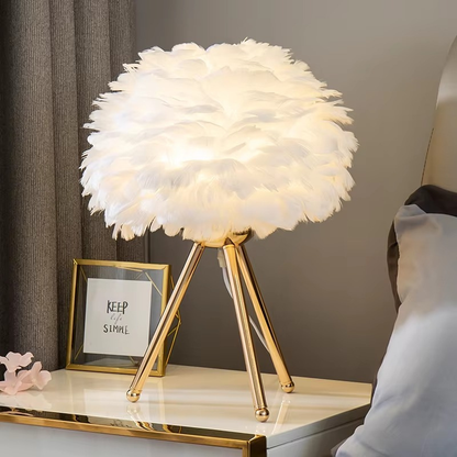 Lampe de Chevet Plumes d’Oie – LED Design Nordique sur Trépied Doré, Lumière Douce et Ambiance Romantique