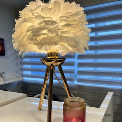 Lampe de Chevet Plumes d’Oie – LED Design Nordique sur Trépied Doré, Lumière Douce et Ambiance Romantique