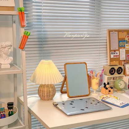 Lampe de Chevet Vintage en Rotin avec Abat-Jour Plissé – Style Rétro Élégant et Lumière Douce Apaisante