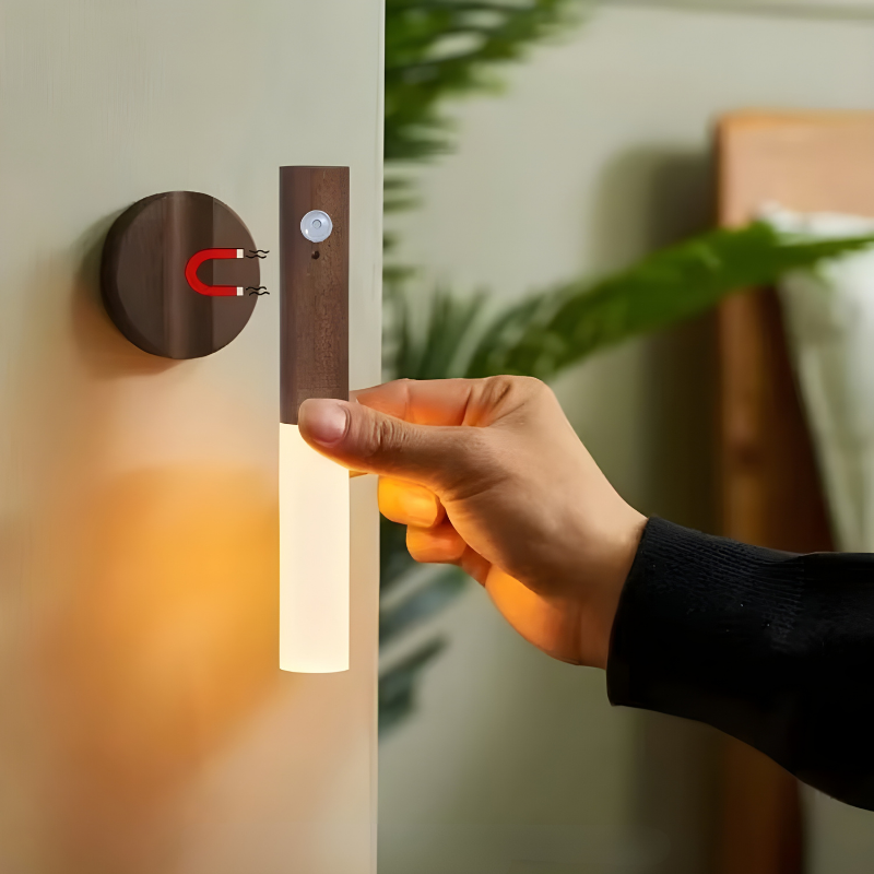 Lampe de Chevet Murale LED Rechargeable USB-C avec Détecteur de Mouvement – Design Bois Nordique, Éclairage Doux et Pratique