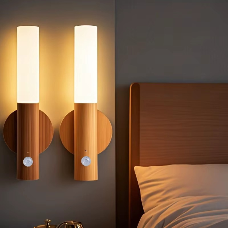 Lampe de Chevet Murale LED Rechargeable USB-C avec Détecteur de Mouvement – Design Bois Nordique, Éclairage Doux et Pratique