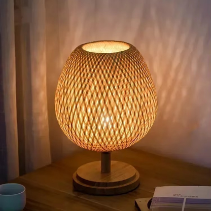 Lampe de Chevet Japonaise en Bois et Bambou Tressé – Design Zen, Lumière Chaleureuse et Ambiance Apaisante