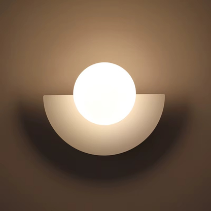 Lampe de Chevet Murale LED Nordique – Demi-Lune Colorée en Métal et Bille Opale, Design Moderne et Ambiance Douce