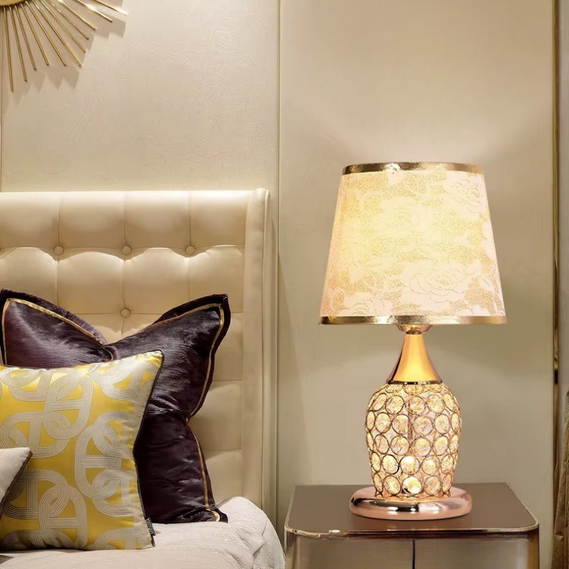 Lampe de Chevet Cristal Style Haussmannien — Éclat Raffiné et Lumière Chaude pour Ambiance Romantique Élégante