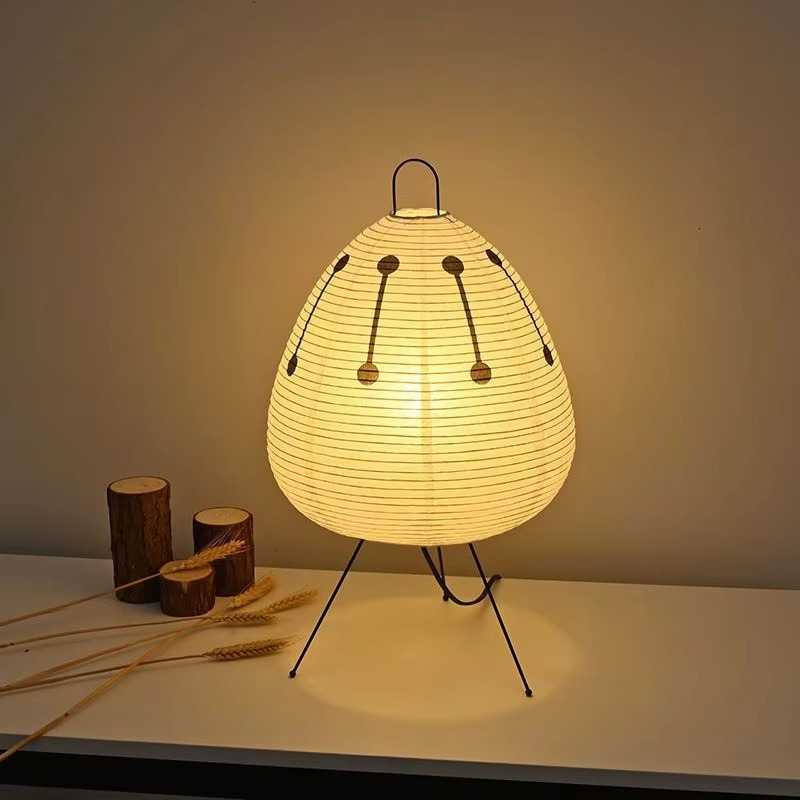 Lampe de Chevet Japonaise en Papier de Riz – Design Trépied LED, Style Wabi-Sabi Épuré pour Ambiance Zen et Douce