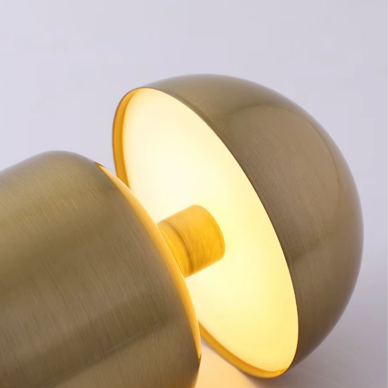 Lampe de Chevet LED Tactile Rechargeable – 3 Couleurs Ajustables, Design Champignon en Métal, Sans Fil Élégant et Cosy