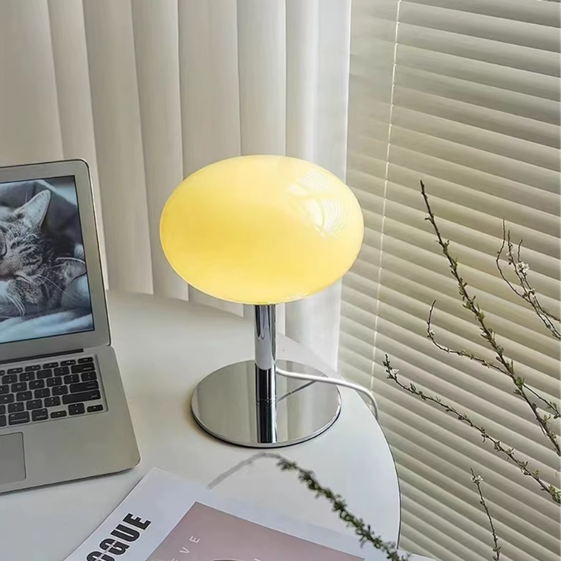 Lampe de Chevet Lollipop en Verre Crème – LED, Design Rétro Élégant et Ambiance Douce