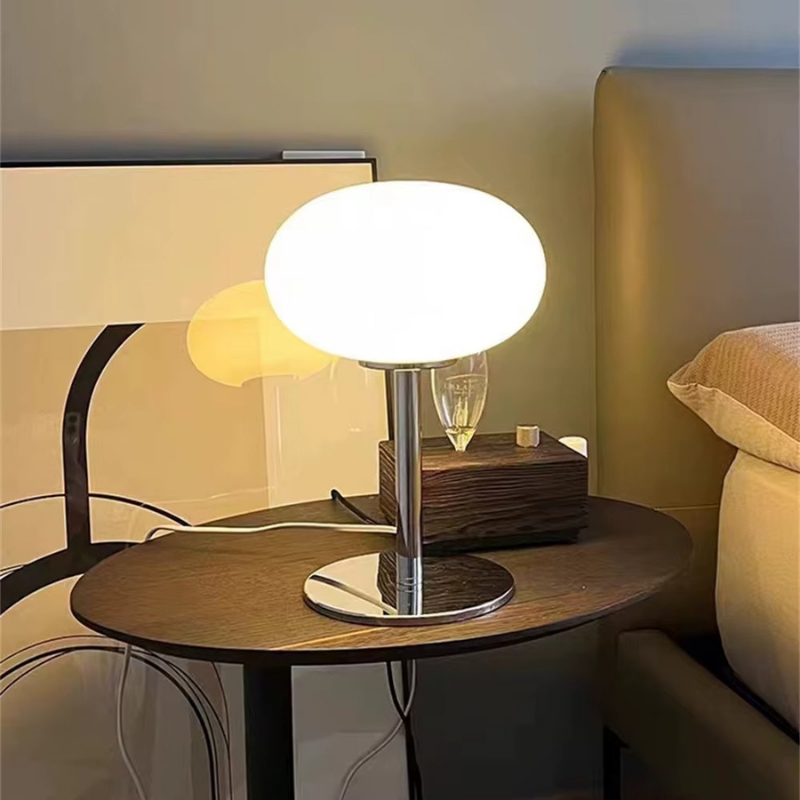 Lampe de Chevet Lollipop en Verre Crème – LED, Design Rétro Élégant et Ambiance Douce