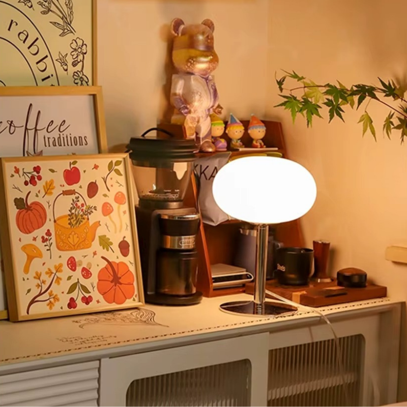 Lampe de Chevet Lollipop en Verre Crème – LED, Design Rétro Élégant et Ambiance Douce