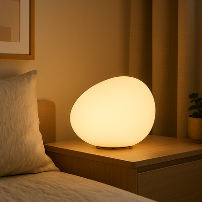 Lampe de Chevet Galet LED – Design Minimaliste Moderne en Acrylique, 3 Intensités Réglables pour Ambiance Douce et Apaisante