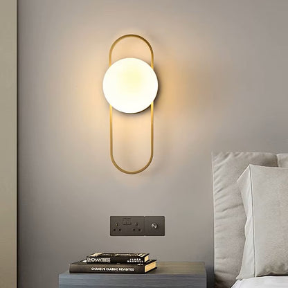 Lampe de Chevet Murale LED Moderne – Globe en Verre Givré, Finition Noir & Or, Lumière Douce et Élégante Applique Murale Ovale