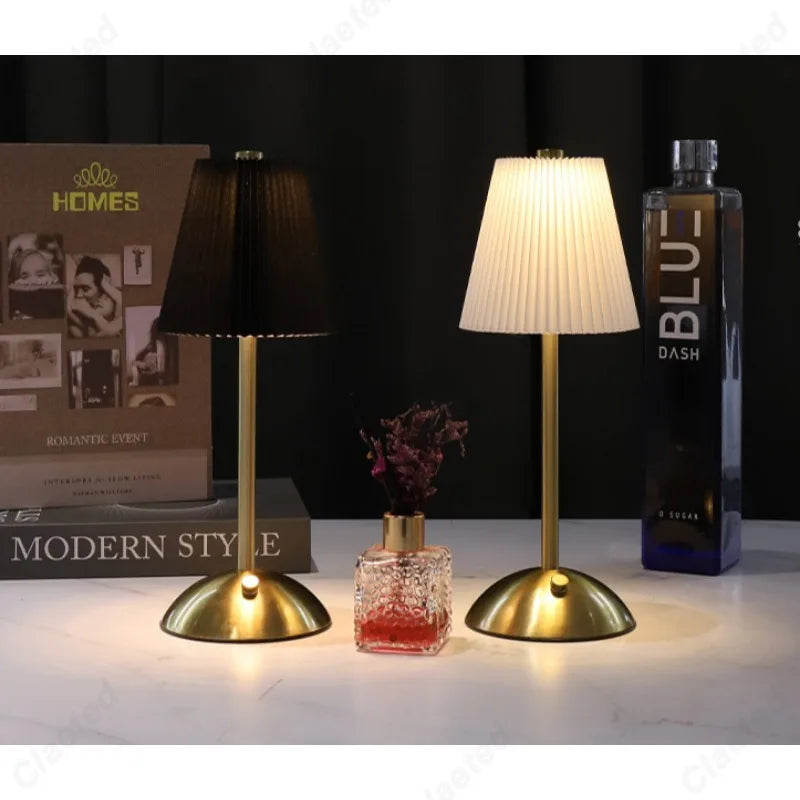 Lampe de Chevet LED Plissée Tactile – Rechargeable USB, Abat-Jour en Tissu Élégant, Éclairage Doux et Cosy