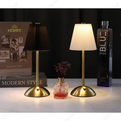 Lampe de Chevet LED Plissée Tactile – Rechargeable USB, Abat-Jour en Tissu Élégant, Éclairage Doux et Cosy