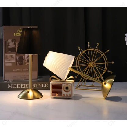 Lampe de Chevet LED Plissée Tactile – Rechargeable USB, Abat-Jour en Tissu Élégant, Éclairage Doux et Cosy