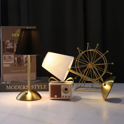 Lampe de Chevet LED Plissée Tactile – Rechargeable USB, Abat-Jour en Tissu Élégant, Éclairage Doux et Cosy