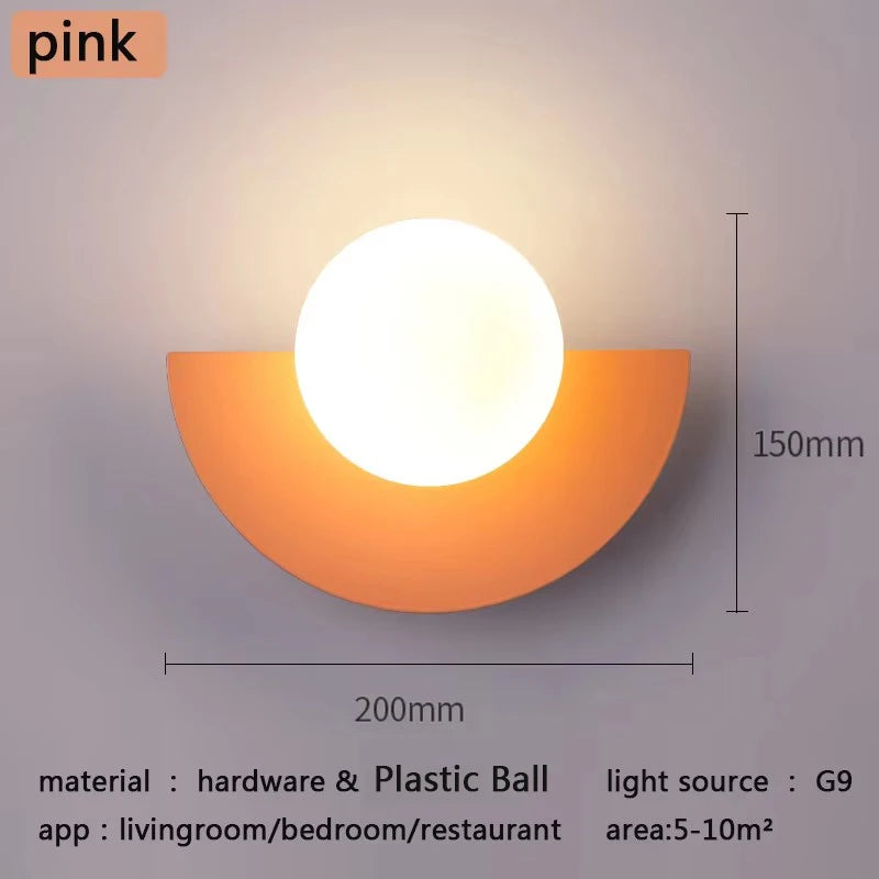 Lampe de Chevet Murale LED Nordique – Demi-Lune Colorée en Métal et Bille Opale, Design Moderne et Ambiance Douce