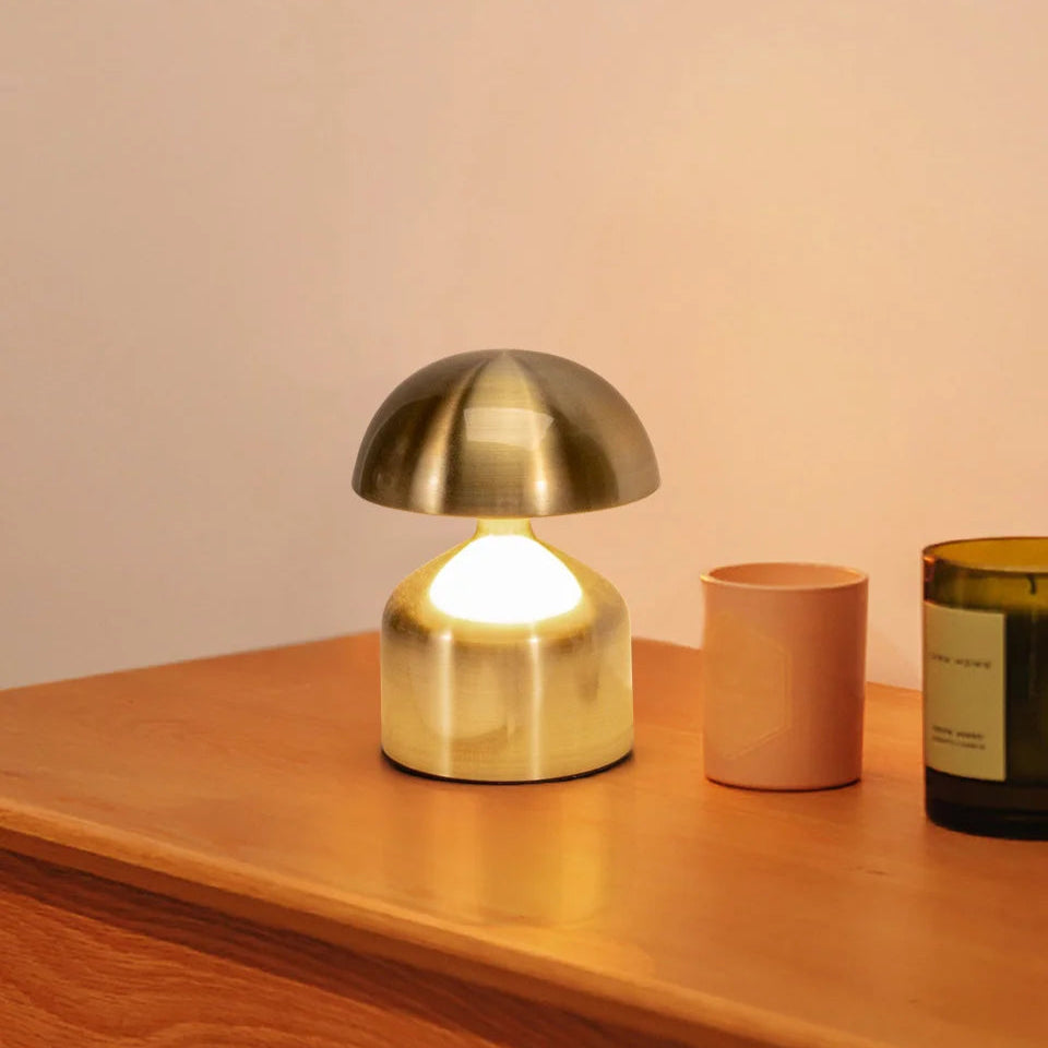 Lampe de Chevet LED Tactile Rechargeable – 3 Couleurs Ajustables, Design Champignon en Métal, Sans Fil Élégant et Cosy